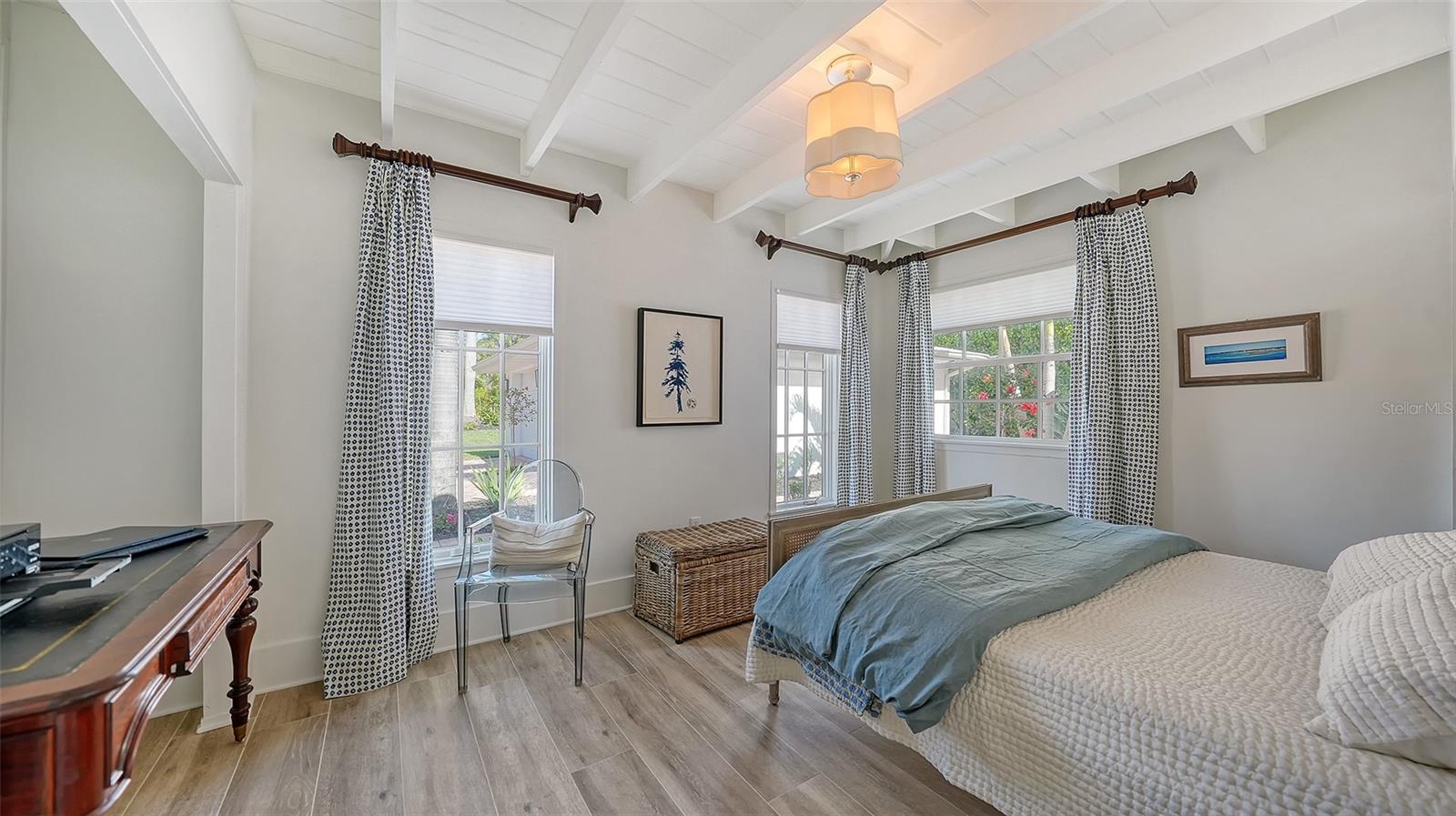 SLEEPY LAGOON - Residential