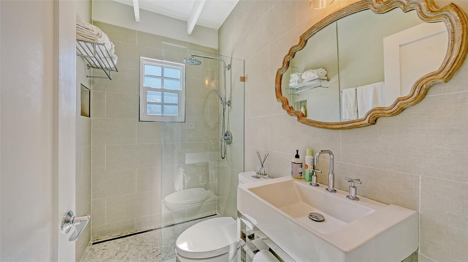 SLEEPY LAGOON - Residential