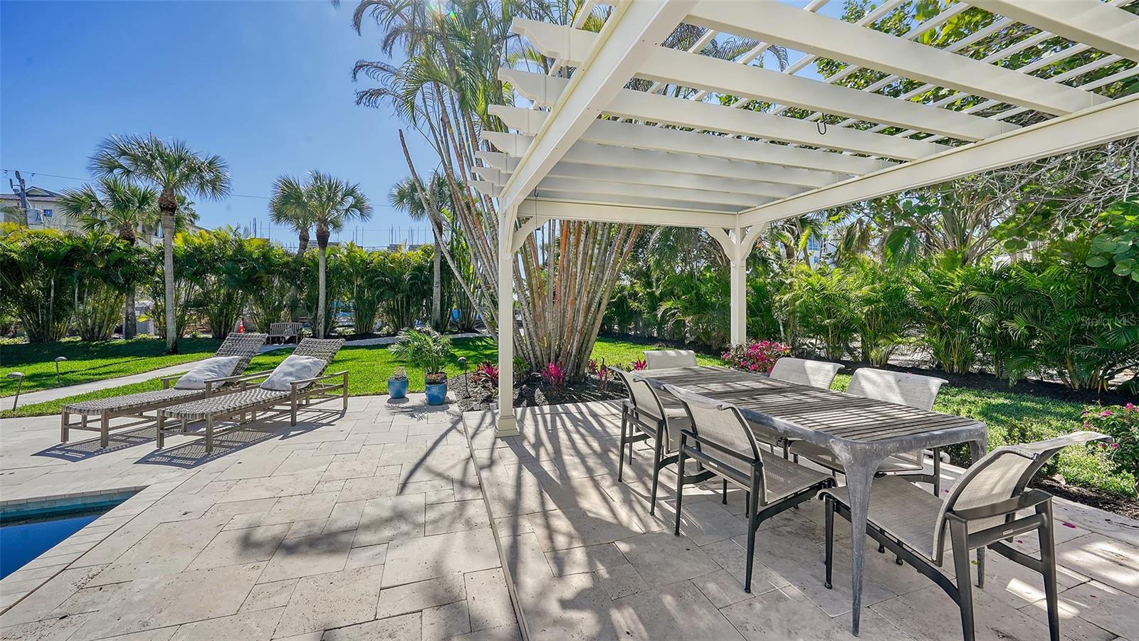 SLEEPY LAGOON - Residential