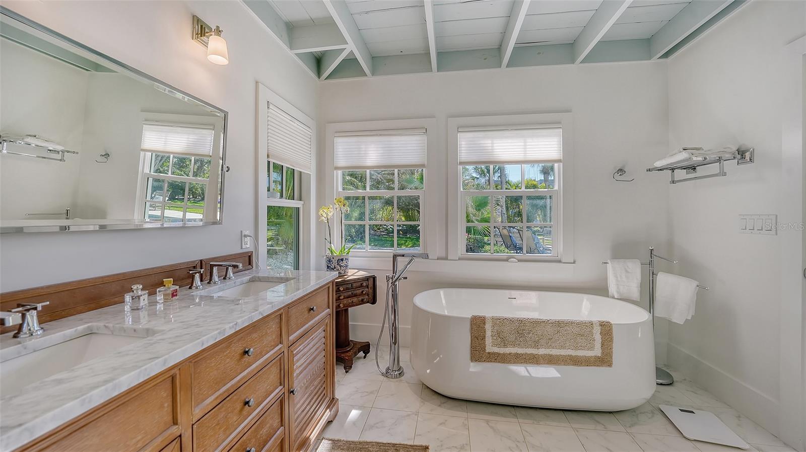 SLEEPY LAGOON - Residential