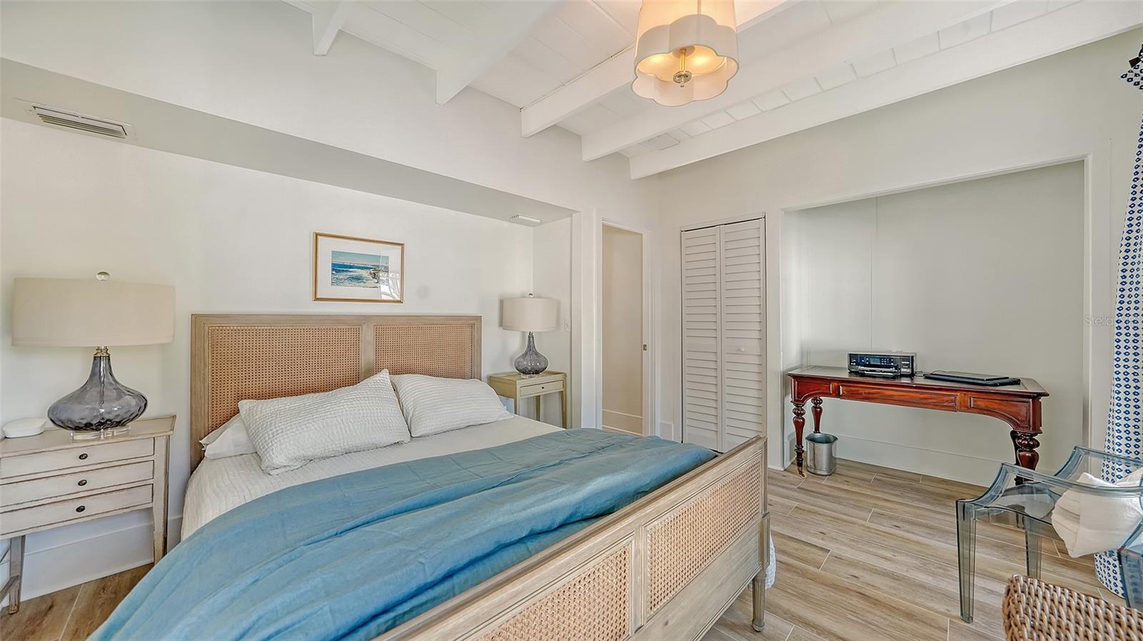 SLEEPY LAGOON - Residential