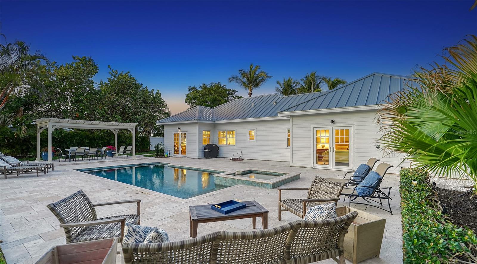 SLEEPY LAGOON - Residential