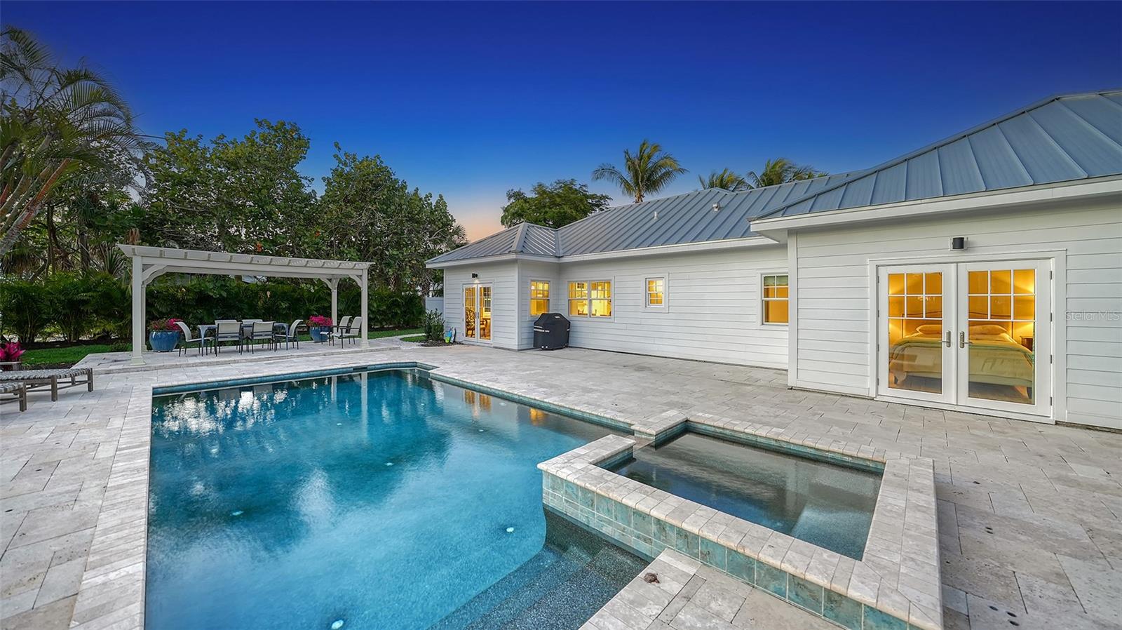 SLEEPY LAGOON - Residential