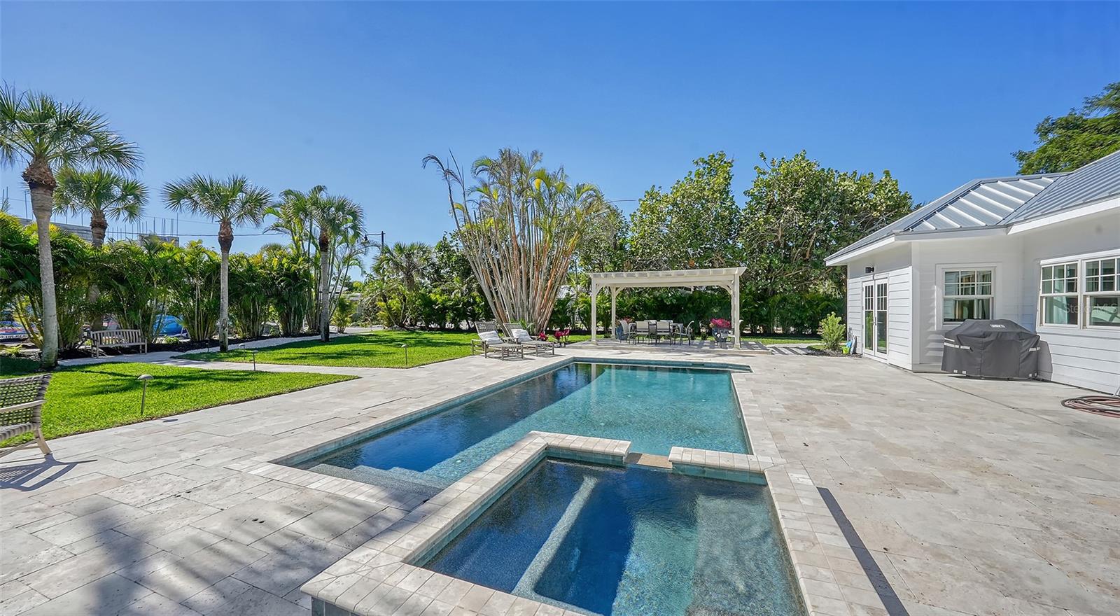 SLEEPY LAGOON - Residential