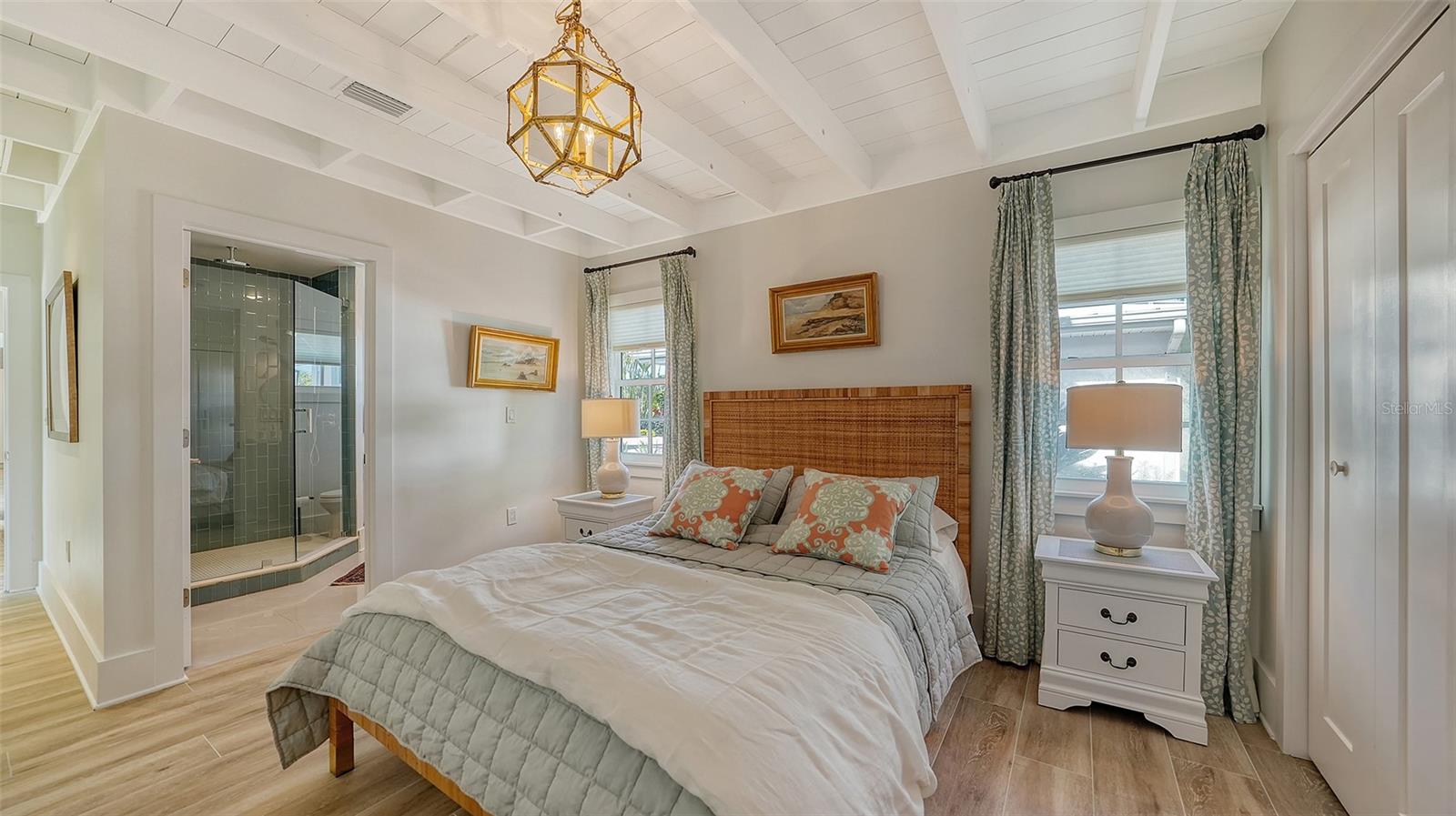 SLEEPY LAGOON - Residential