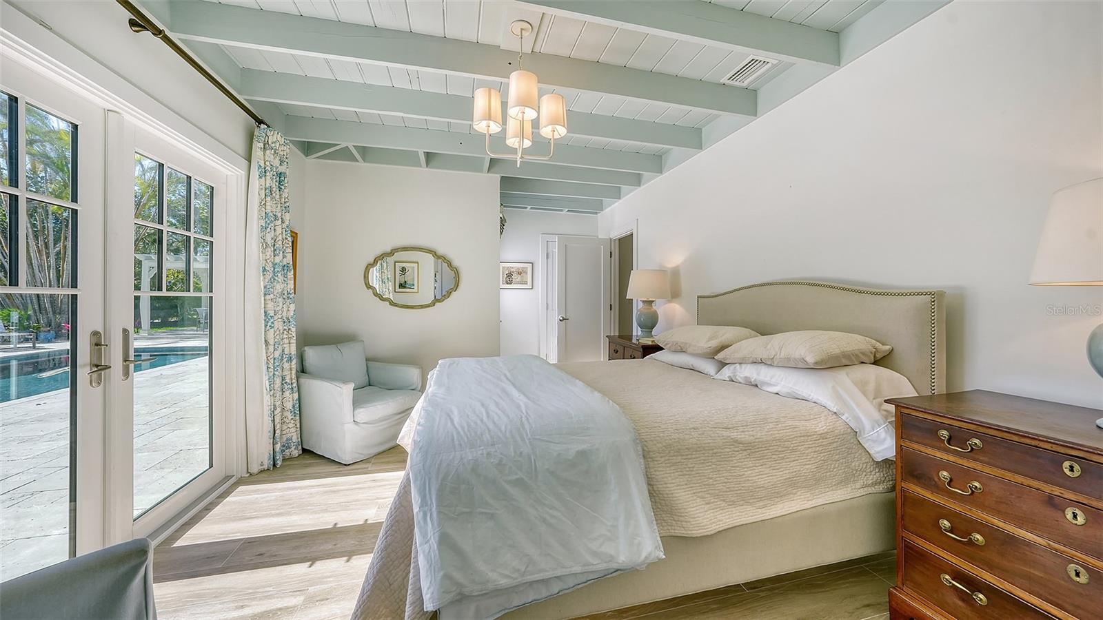 SLEEPY LAGOON - Residential