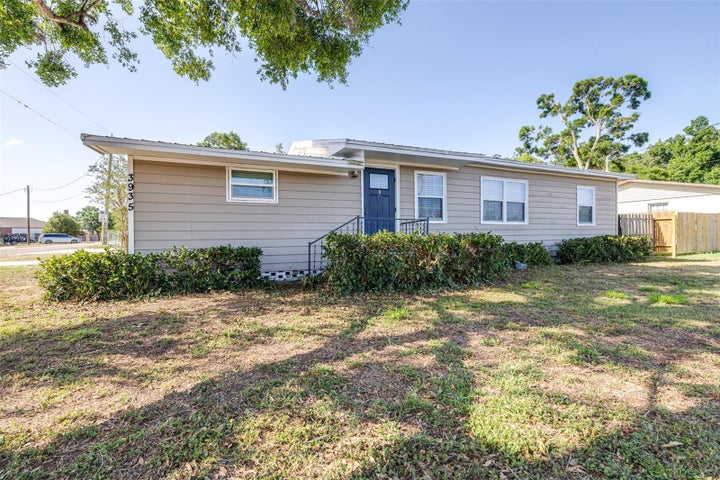 Photo 1 of 32 — 3935 CLUBHOUSE ROAD, HIGHLAND CITY, FL 33846