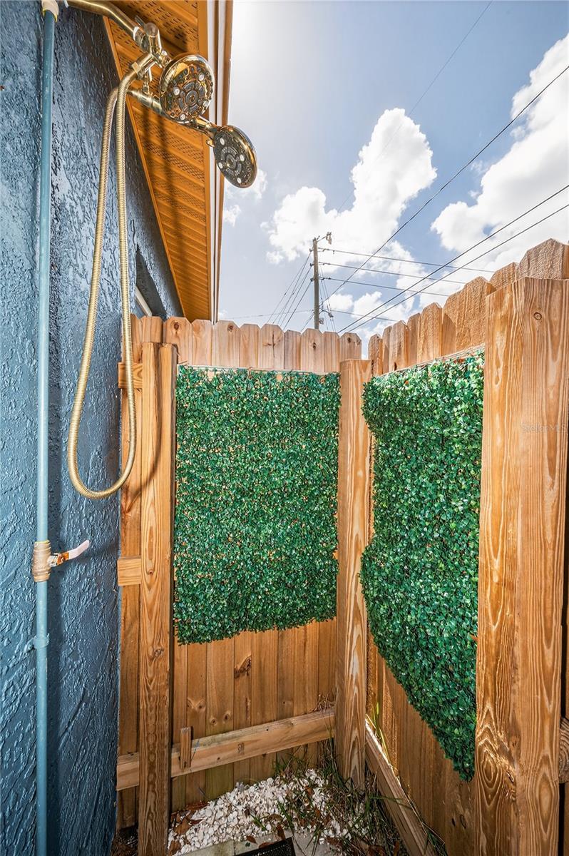 SHADOW LAWN - Residential