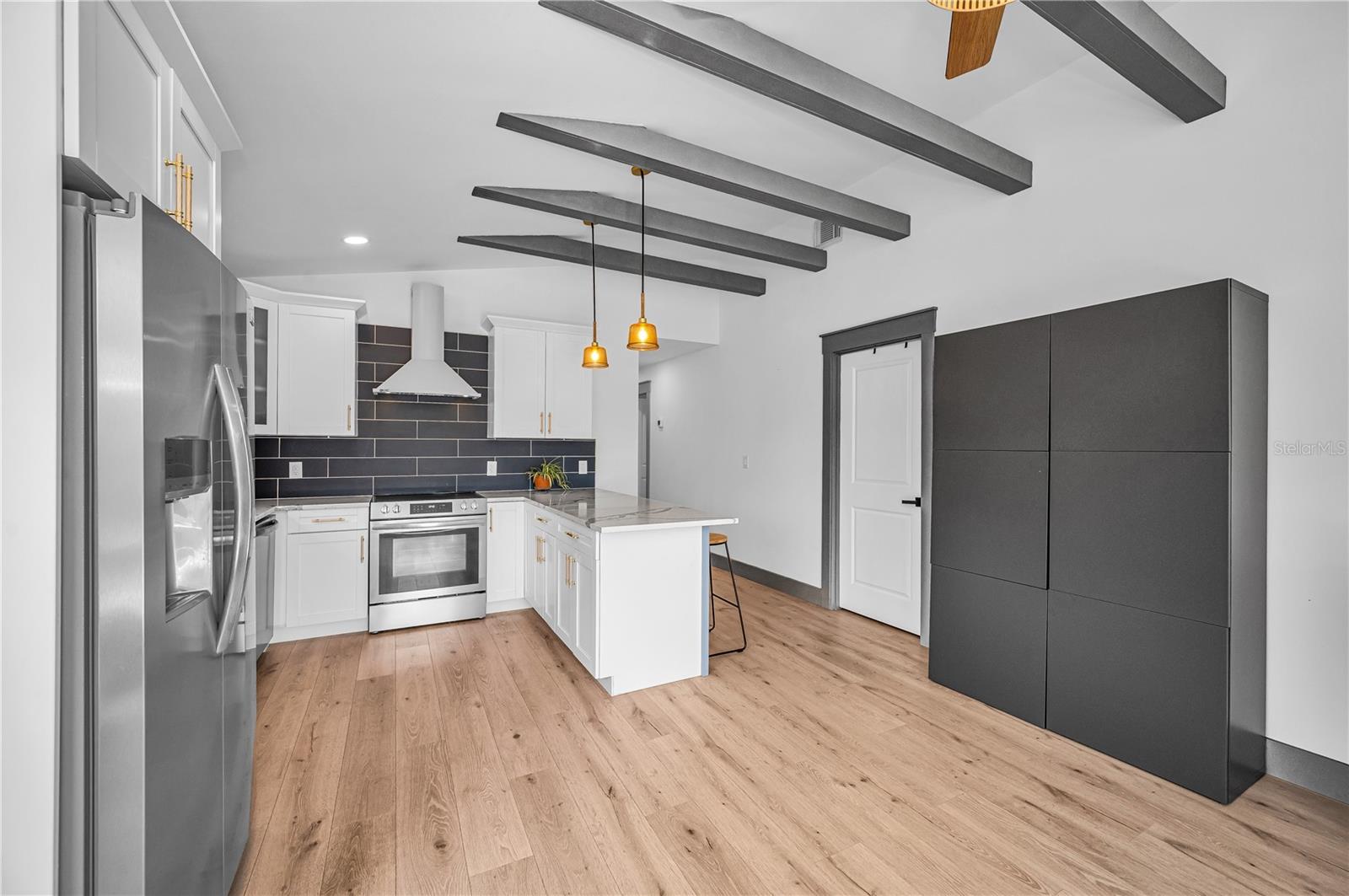 SHADOW LAWN - Residential