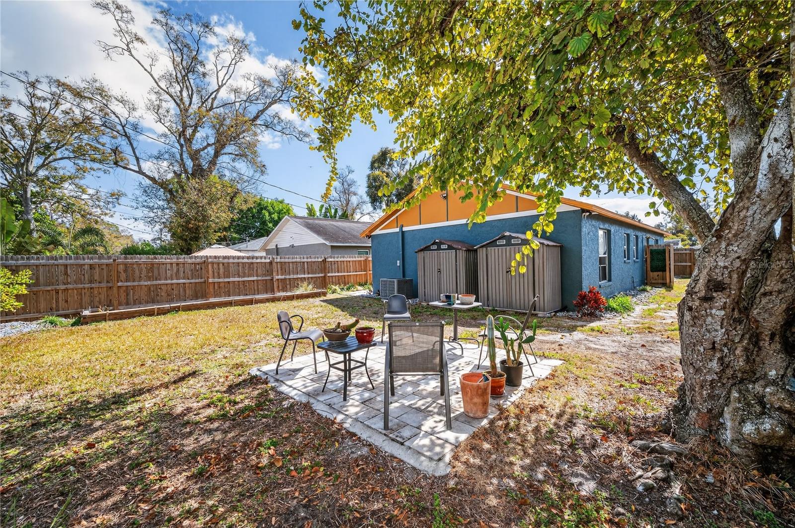 SHADOW LAWN - Residential