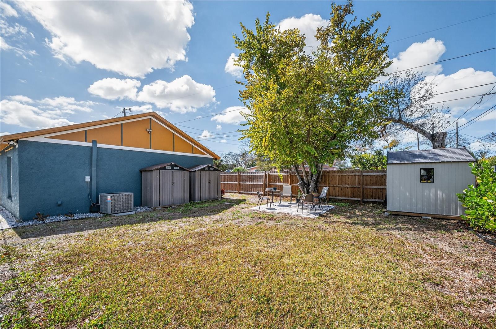 SHADOW LAWN - Residential