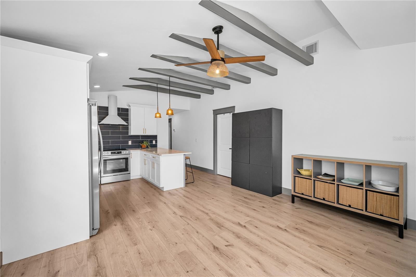 SHADOW LAWN - Residential