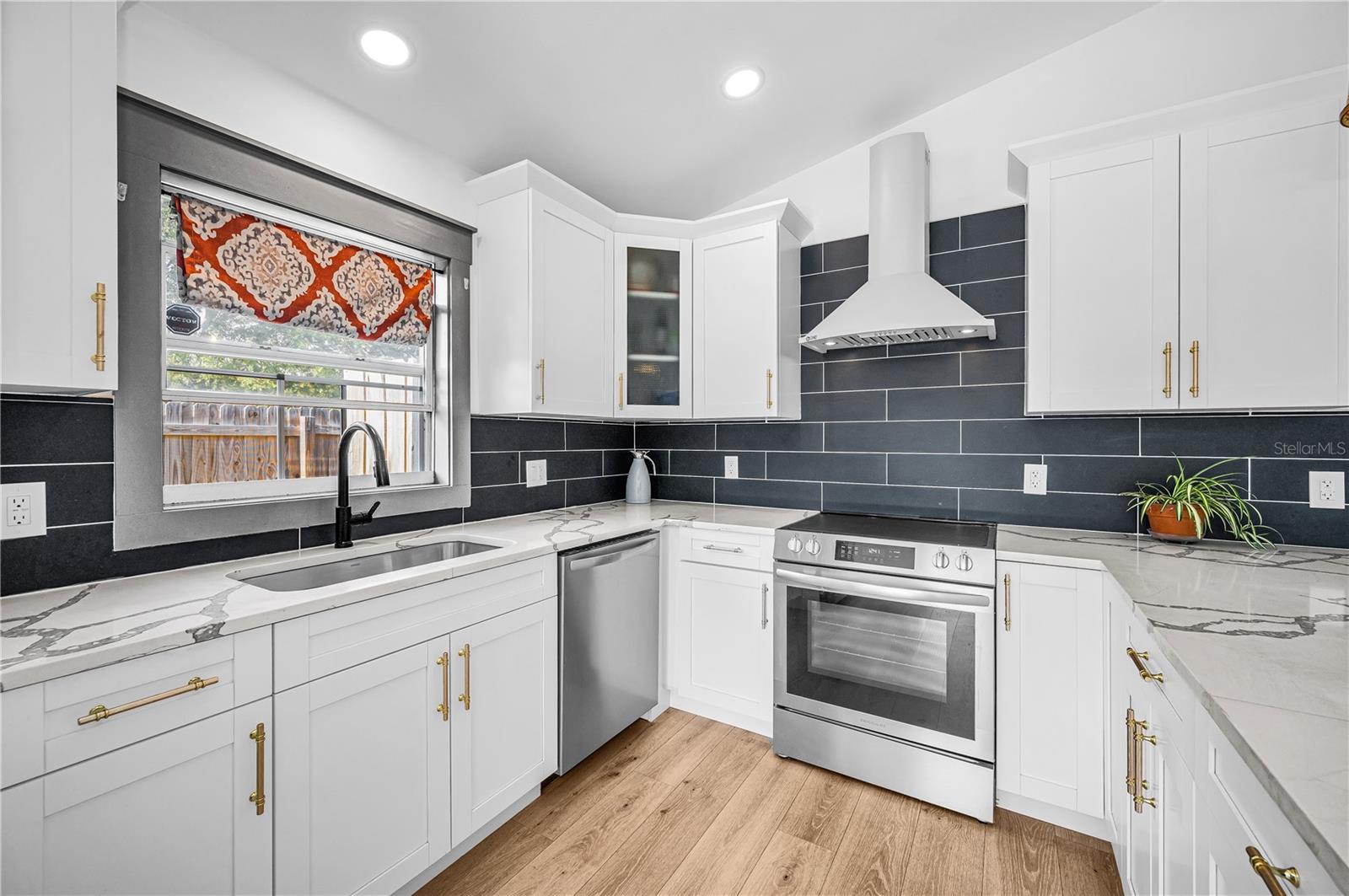 SHADOW LAWN - Residential