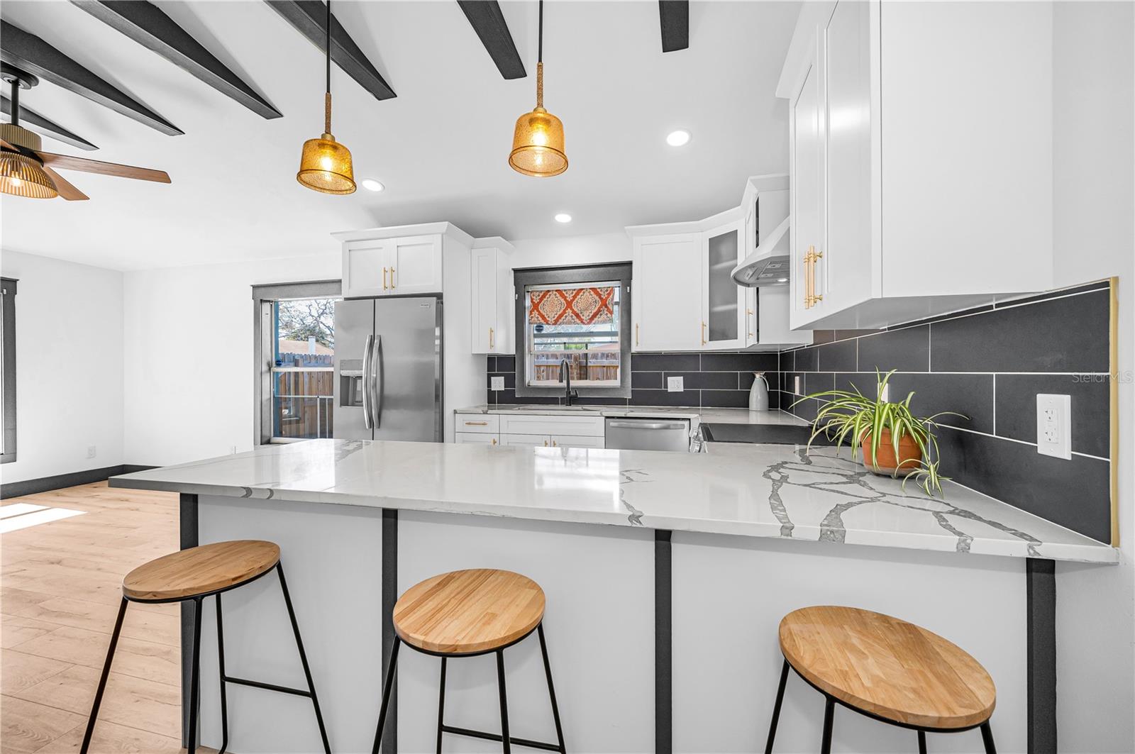 SHADOW LAWN - Residential