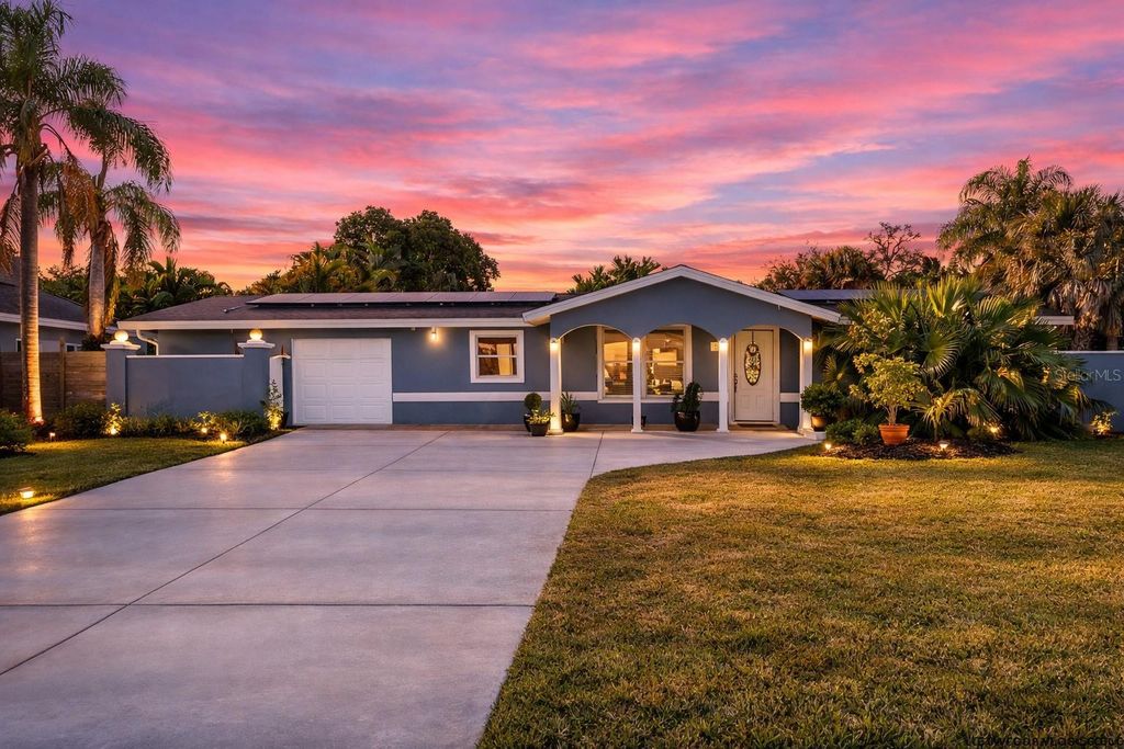 Photo of 2332 Pinehurst Street, Sarasota, FL 34231 (MLS # A4676082)