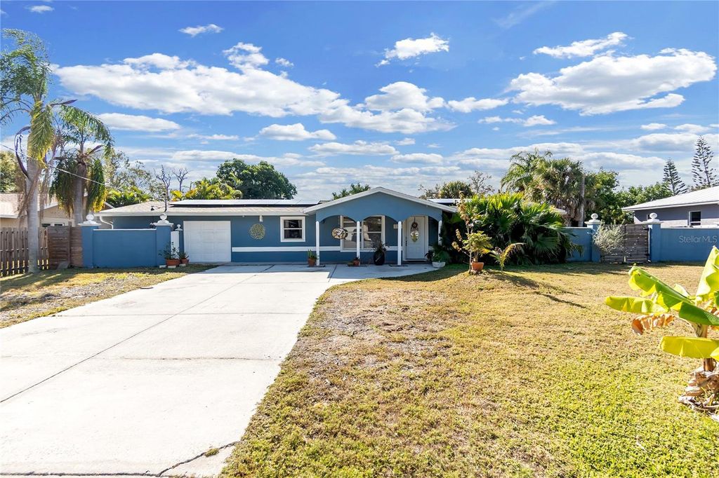 Photo of 2332 Pinehurst Street, Sarasota, FL 34231 (MLS # A4676082)