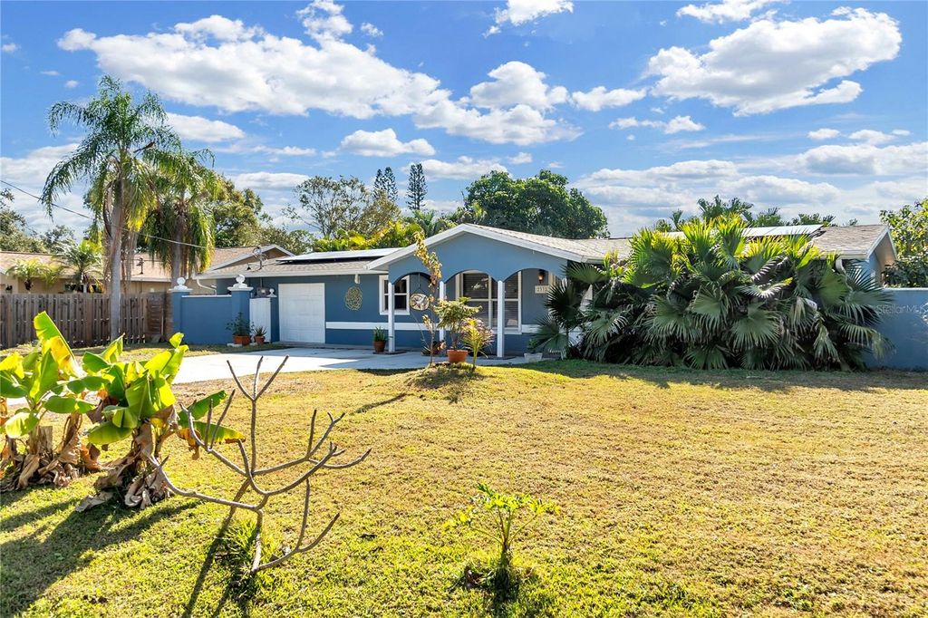 Photo of 2332 Pinehurst Street, Sarasota, FL 34231 (MLS # A4676082)