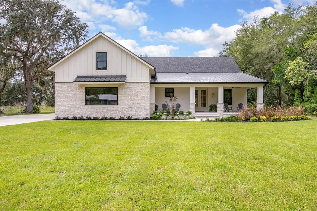 Photo of 220 Ridge Boulevard, Deland, FL 32724 (MLS # V4945116)