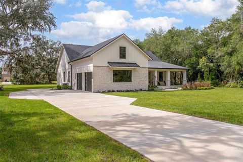 Photo of 220 Ridge Boulevard, Deland, FL 32724 (MLS # V4945116)