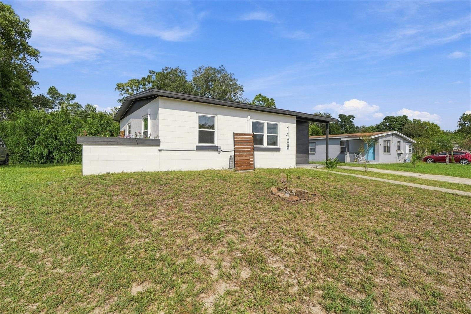 1408 W WELLINGTON DRIVE