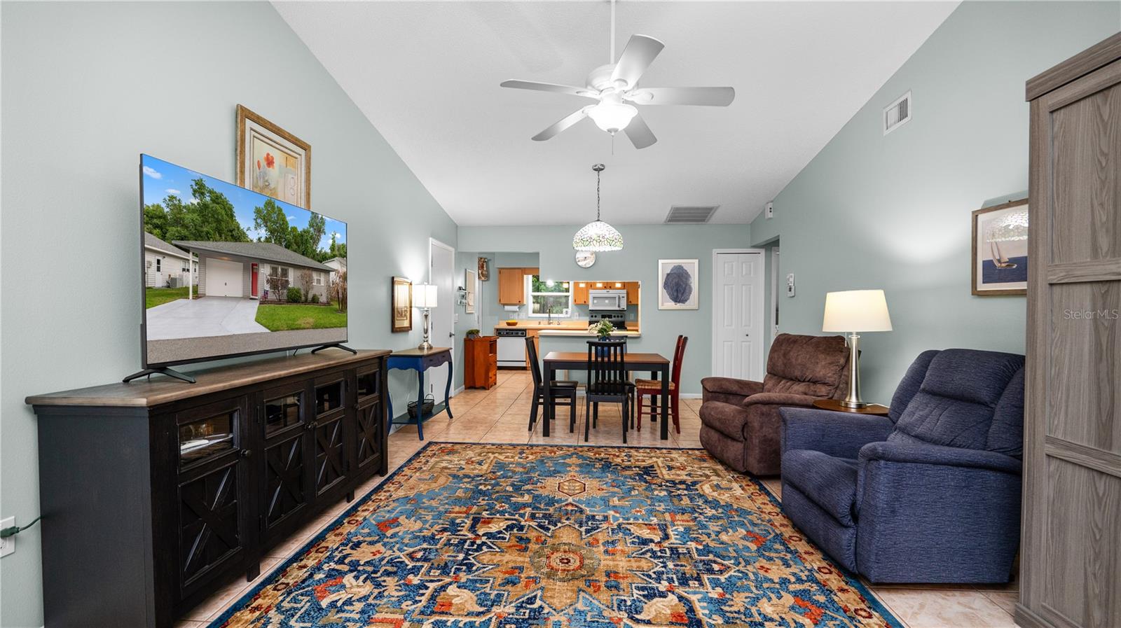 COLONNADES PH 02 - Residential