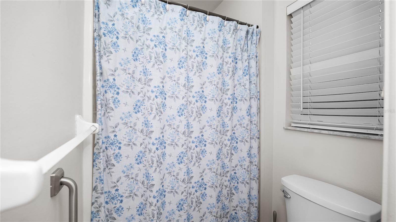 COLONNADES PH 02 - Residential