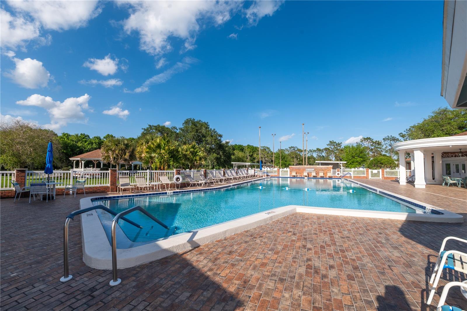 COLONNADES PH 02 - Residential