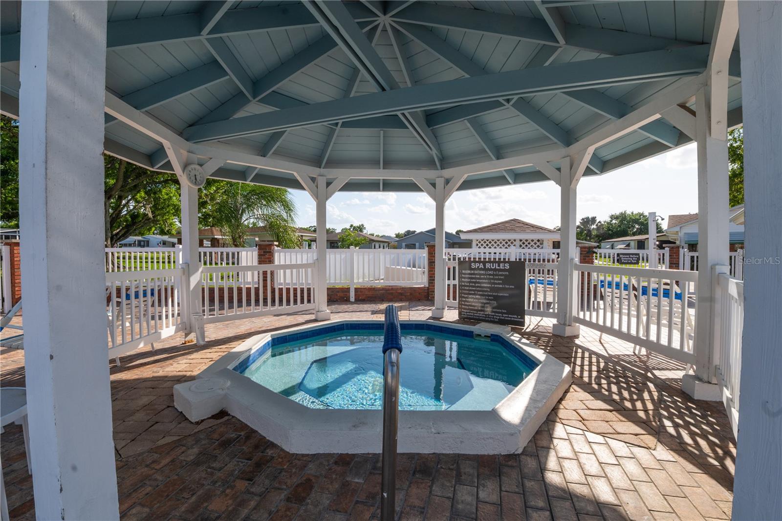 COLONNADES PH 02 - Residential