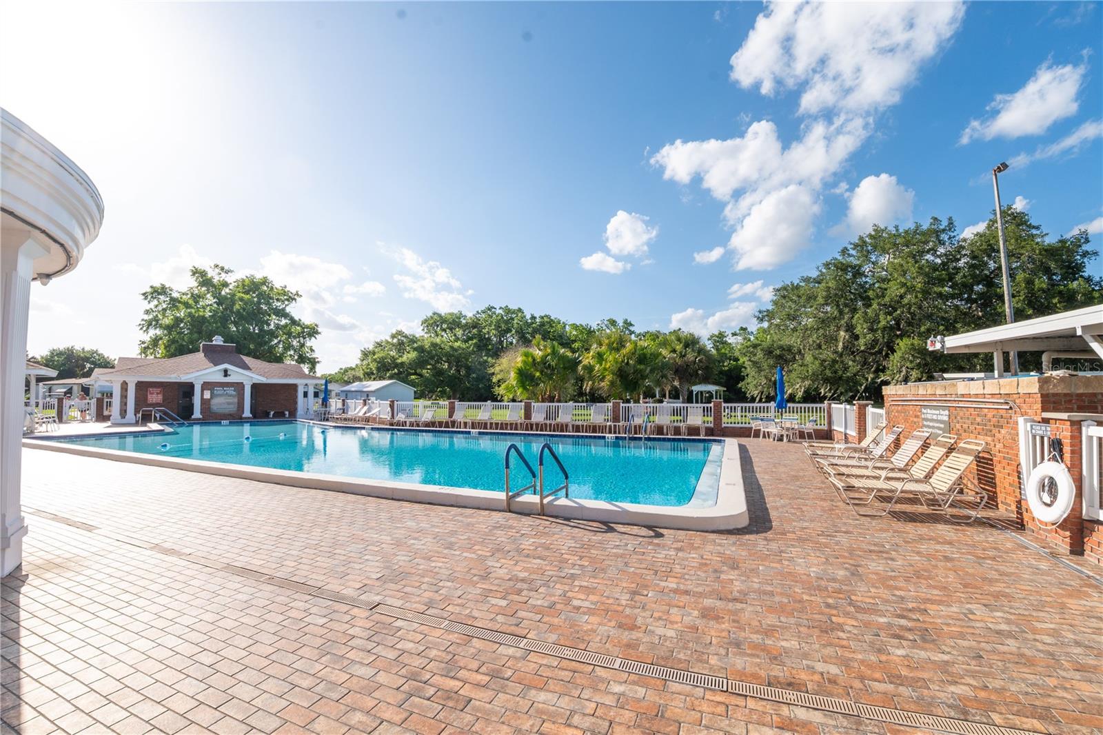 COLONNADES PH 02 - Residential