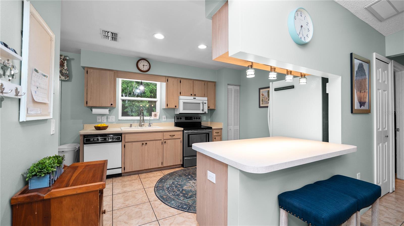 COLONNADES PH 02 - Residential