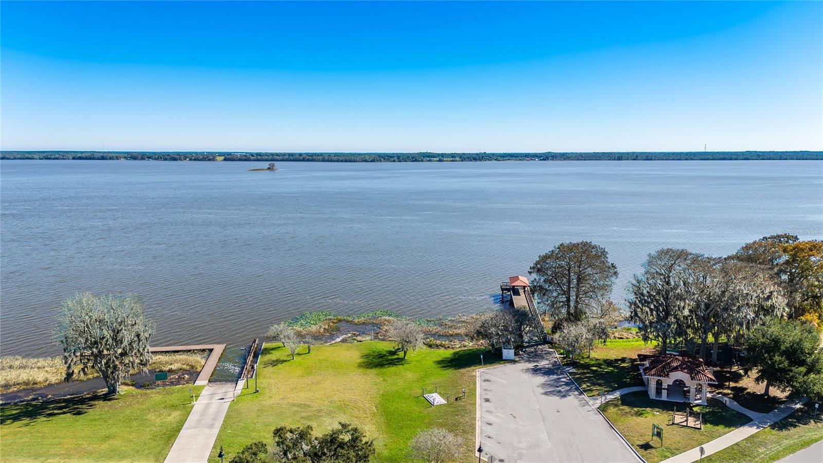 HOWEY LAKE SHORE HEIGHTS - Residential