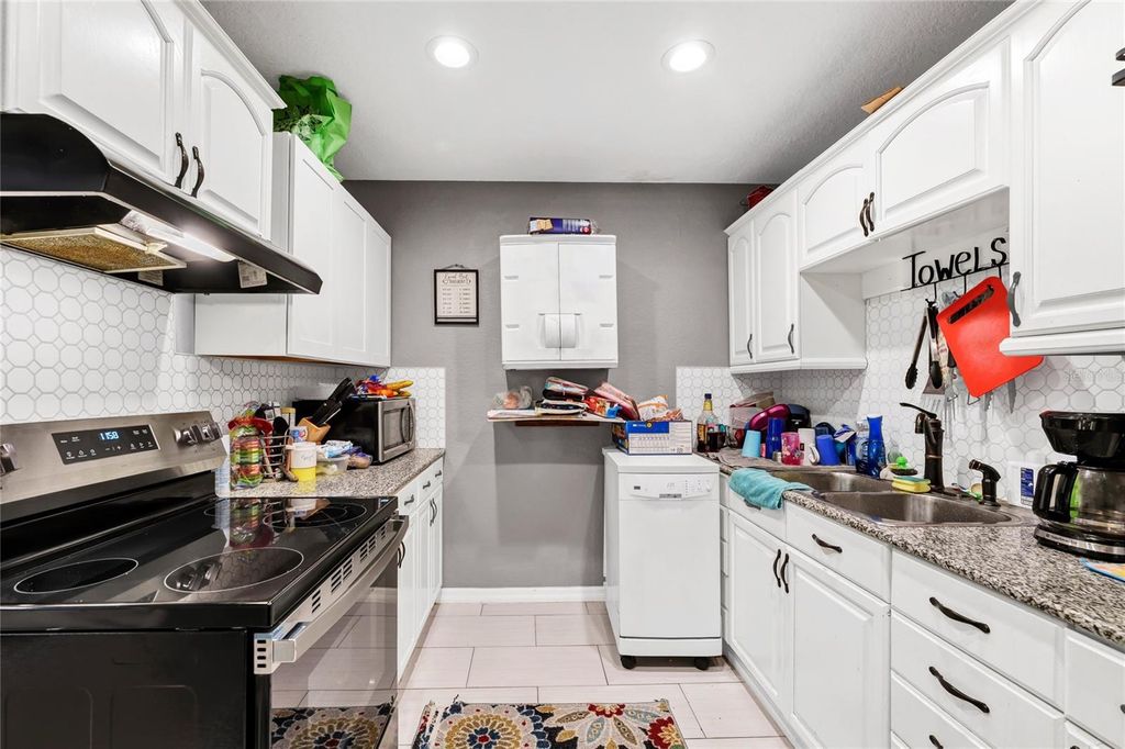 Photo of 308 S Palm Avenue, Howey In The Hills, FL 34737 (MLS # O6379151)