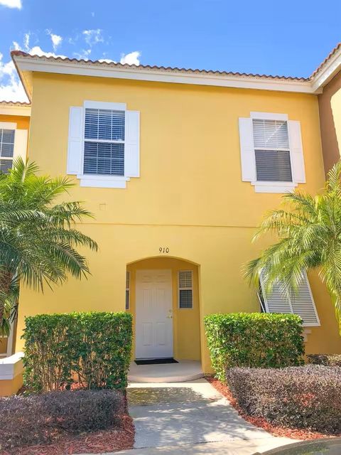 Photo of 910 Park Terrace Circle, Kissimmee, FL 34746 (MLS # O6403973)