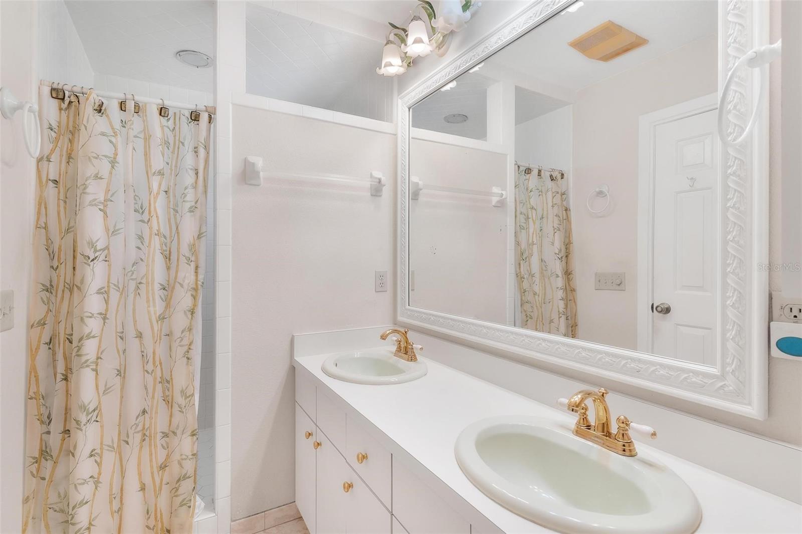 SILVER LAKE ESTATES - Residential