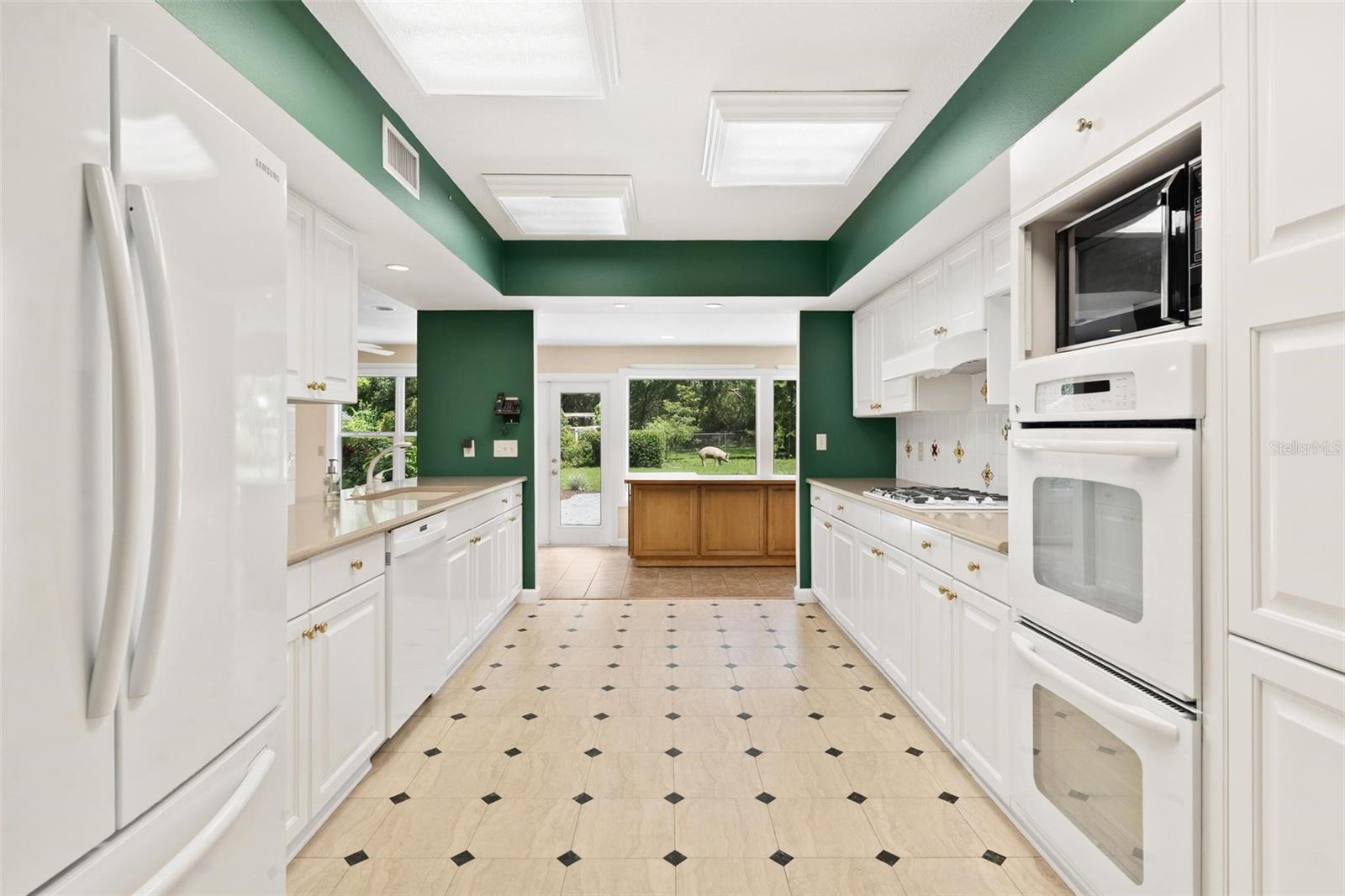 SILVER LAKE ESTATES - Residential