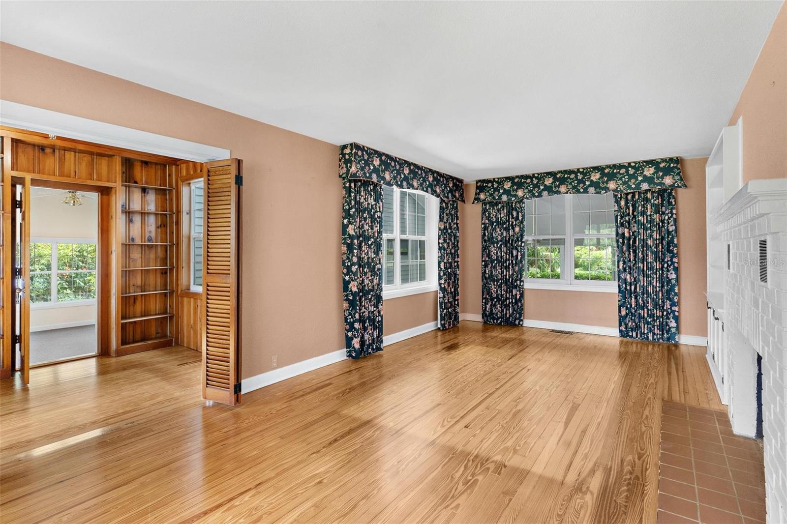 SILVER LAKE ESTATES - Residential