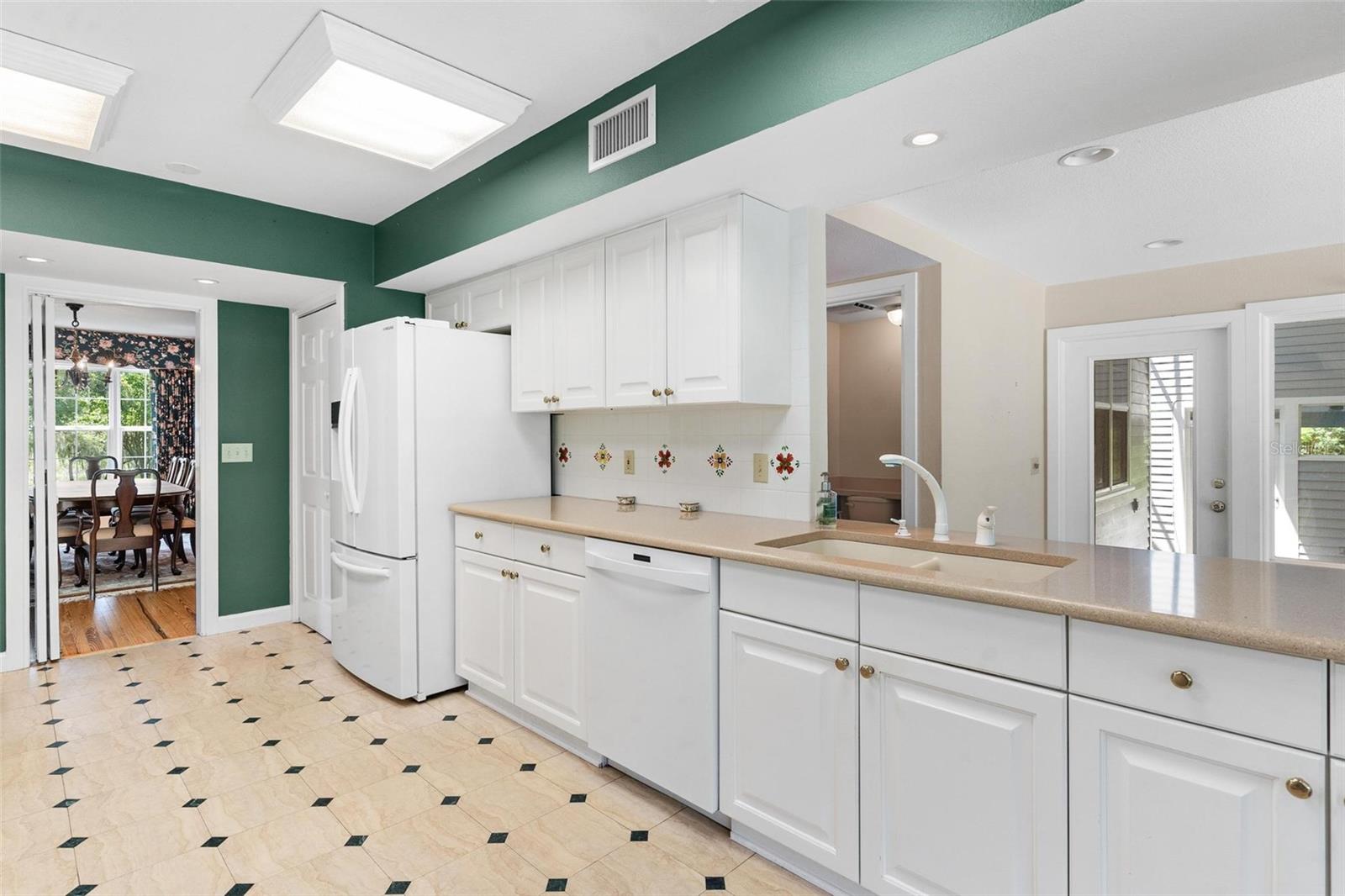 SILVER LAKE ESTATES - Residential