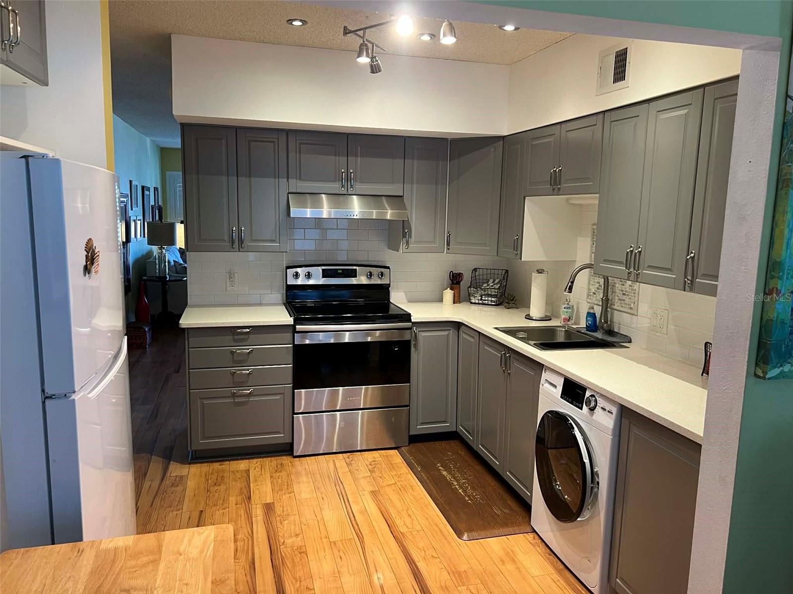 ON TOP OF THE WORLD - Residential