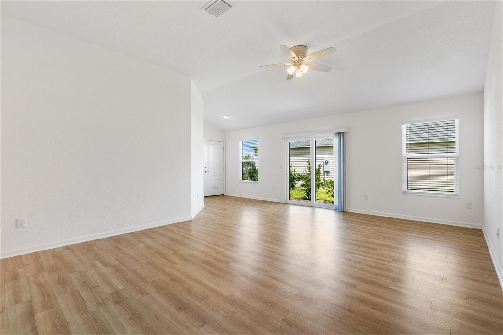 VILLAGES/WEST LAKE UN 62 - Residential