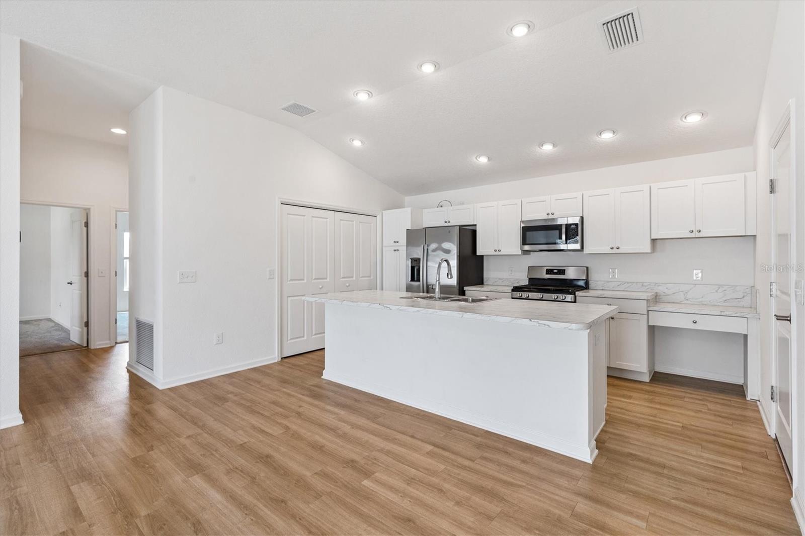 VILLAGES/WEST LAKE UN 62 - Residential