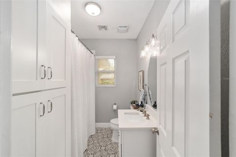 Tiny photo for 1014 SE 13th Avenue, Ocala, FL 34471 (MLS # OM712996)