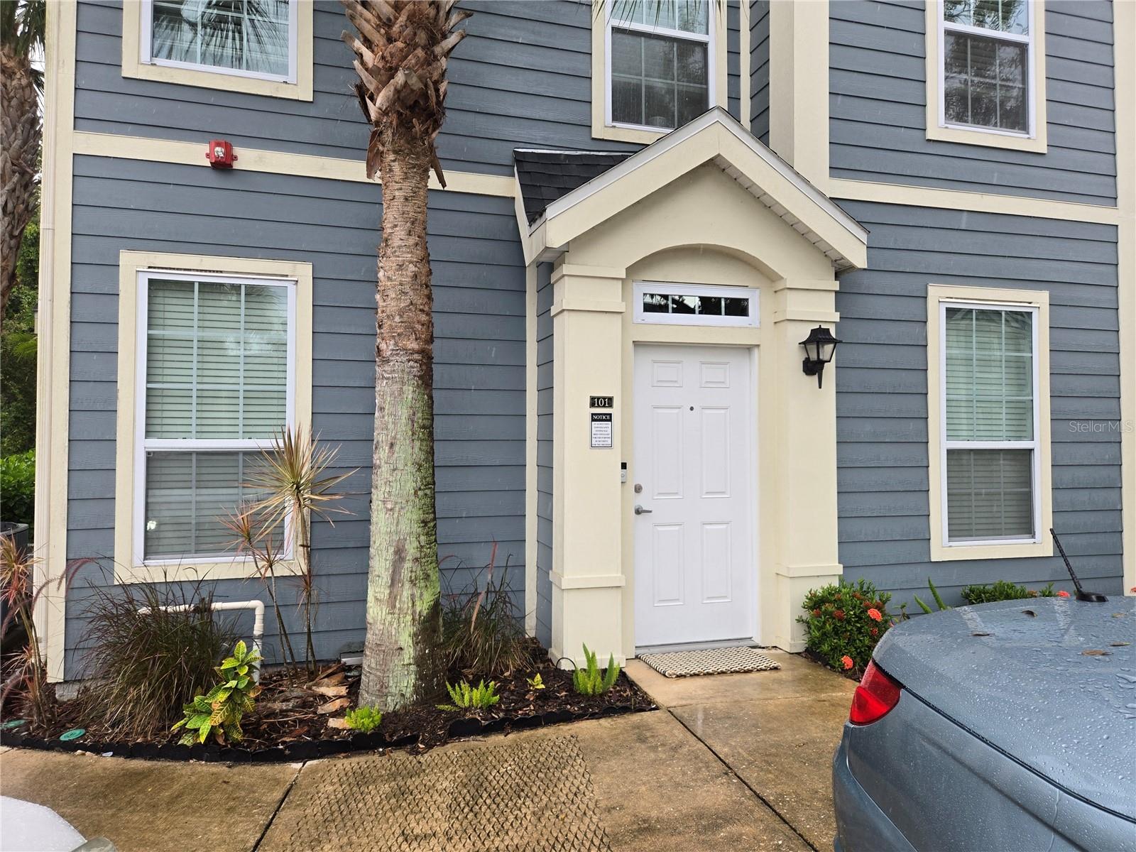 Step into this beautifully 1 bed, 1- bath home where natural light pours through large windows.. At the heart of the home is a large Living room open to dining and kitchen. Large bedroom that has its own entrance to bathroom. With a short walk to the outside picnic and outdoor grill area. Situated in a friendly, tree-lined neighborhood, with shopping close by. Siesta Key is straight down Clark Rd then a right on Midnight pass to the beach and Siesta Key downtown. Also quick access to downtown Sarasota