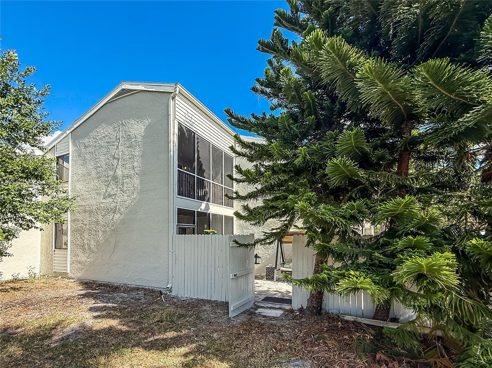 ERROL OAKS CONDO 01 - Residential