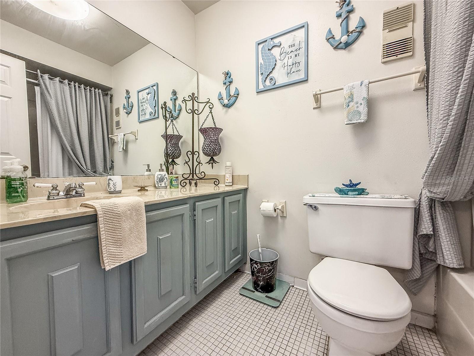 ERROL OAKS CONDO 01 - Residential