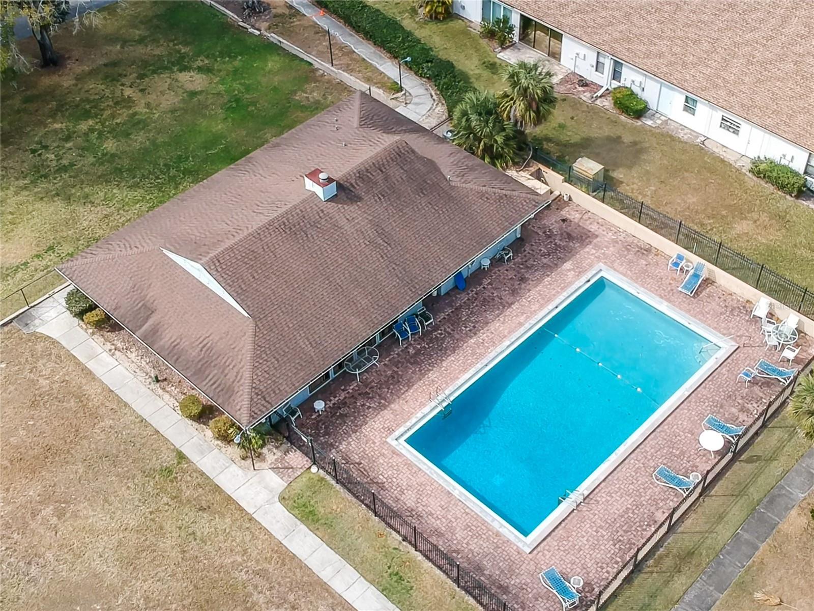 ERROL OAKS CONDO 01 - Residential