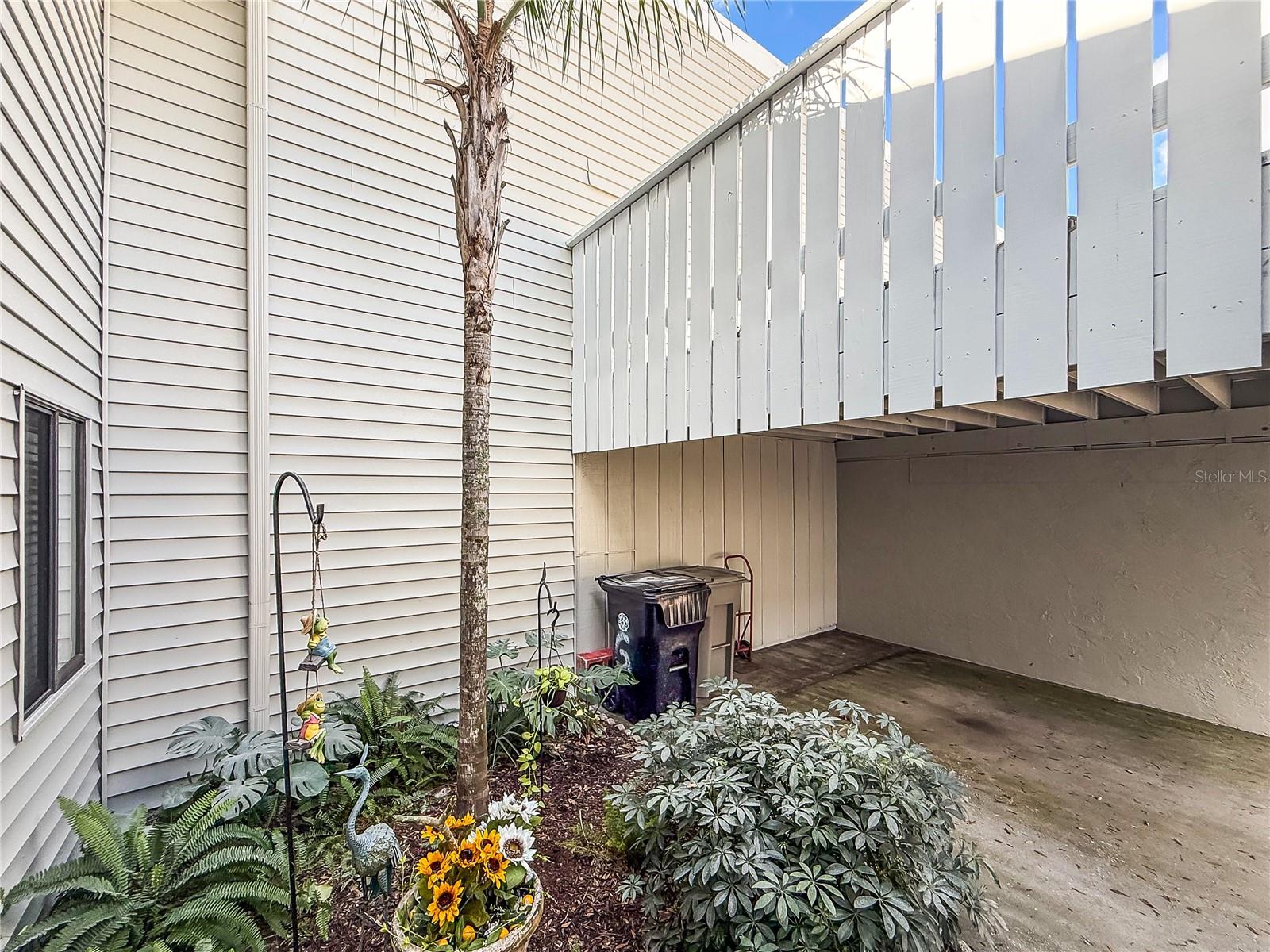 ERROL OAKS CONDO 01 - Residential