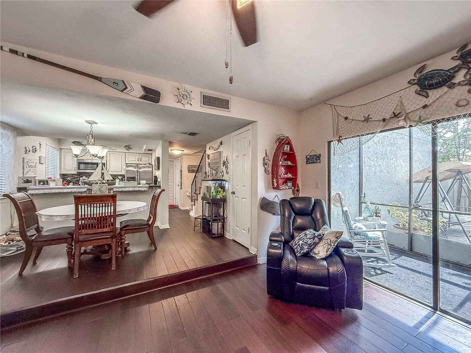 ERROL OAKS CONDO 01 - Residential