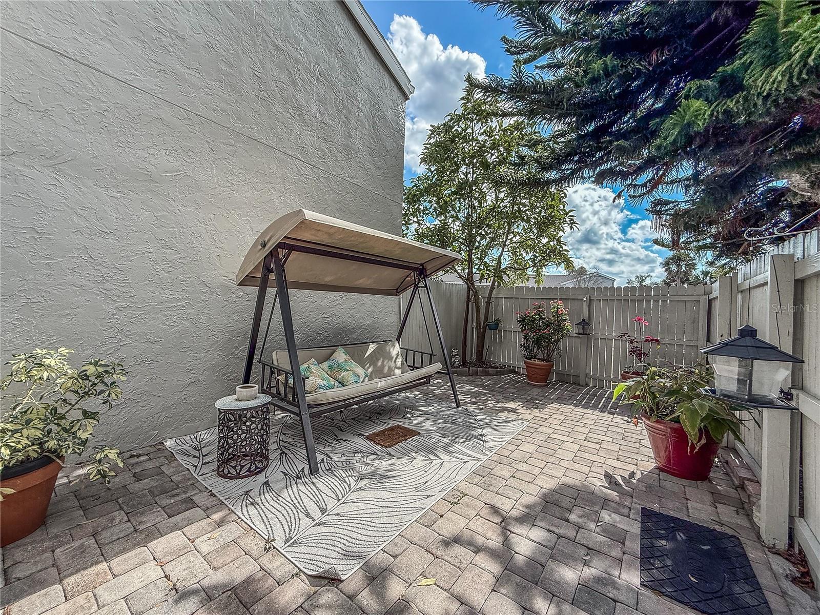 ERROL OAKS CONDO 01 - Residential