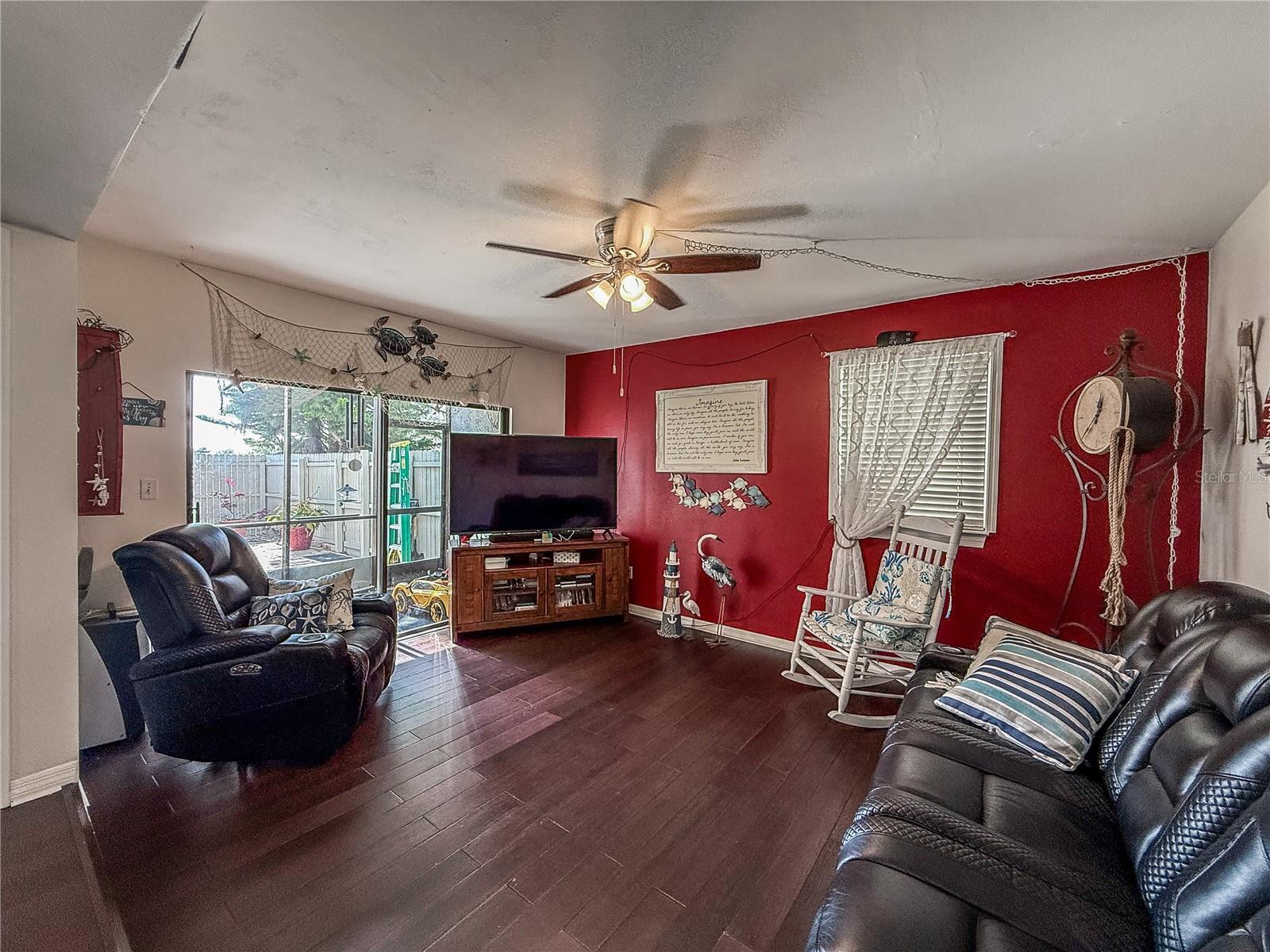 ERROL OAKS CONDO 01 - Residential