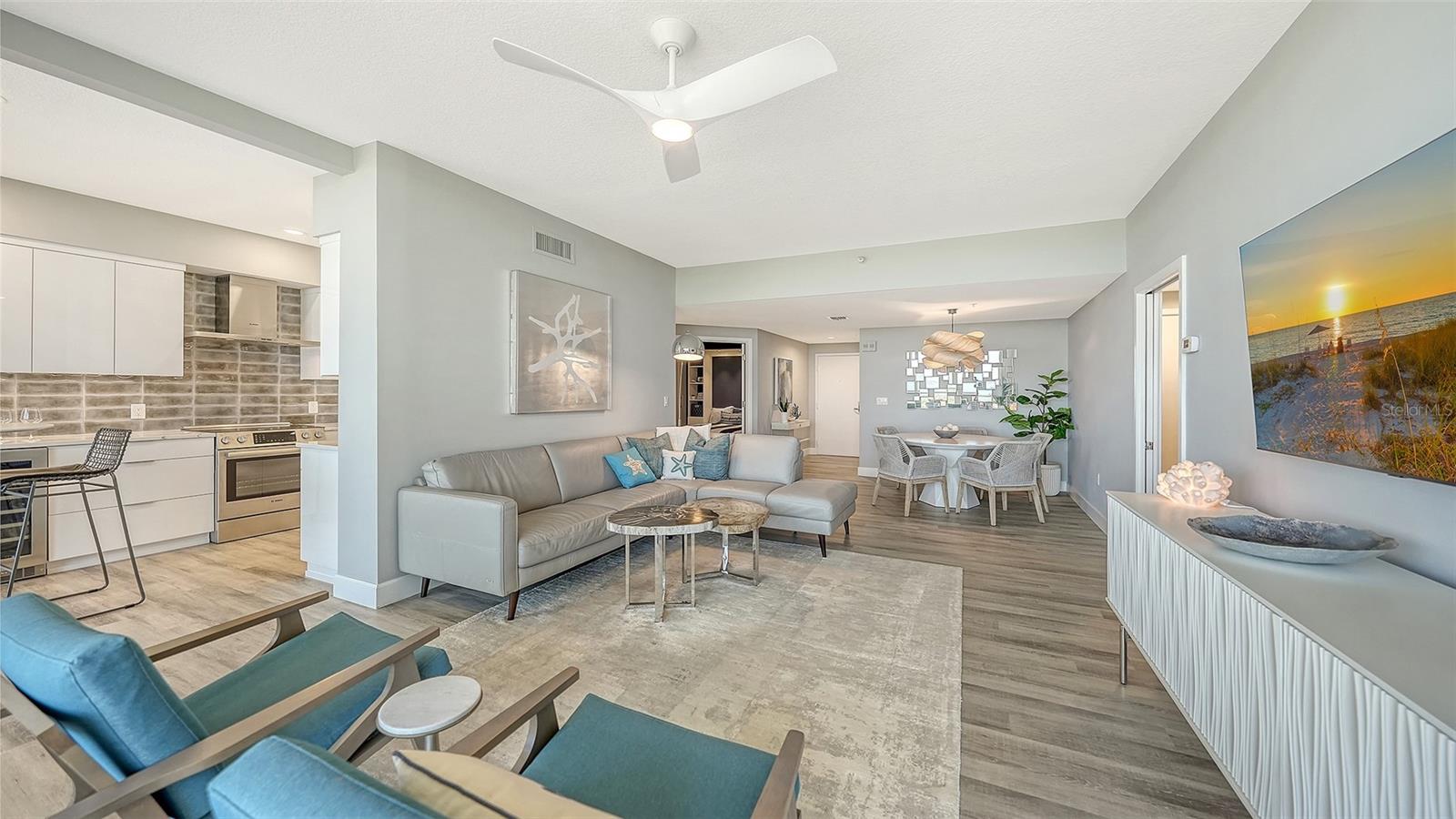 L ELEGANCE ON LIDO BEACH - Residential